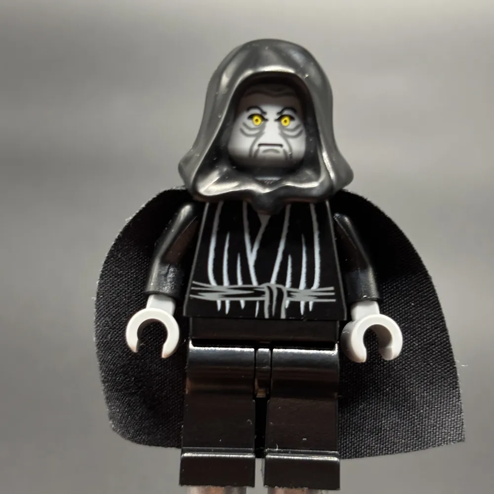 Emperor Palpatine - Light Bluish Gray Head, Light Bluish Gray Hands