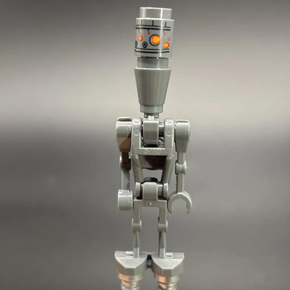 IG-88 with Round 1 x 1 Plate