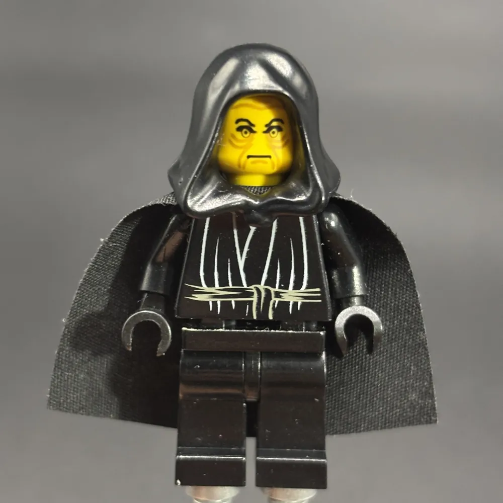 Emperor Palpatine - Yellow Head, Yellow Hands