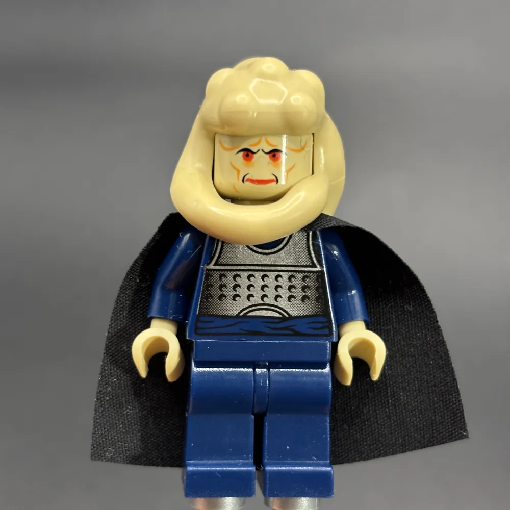 Bib Fortuna - Dark Blue Robe, Tan Skin