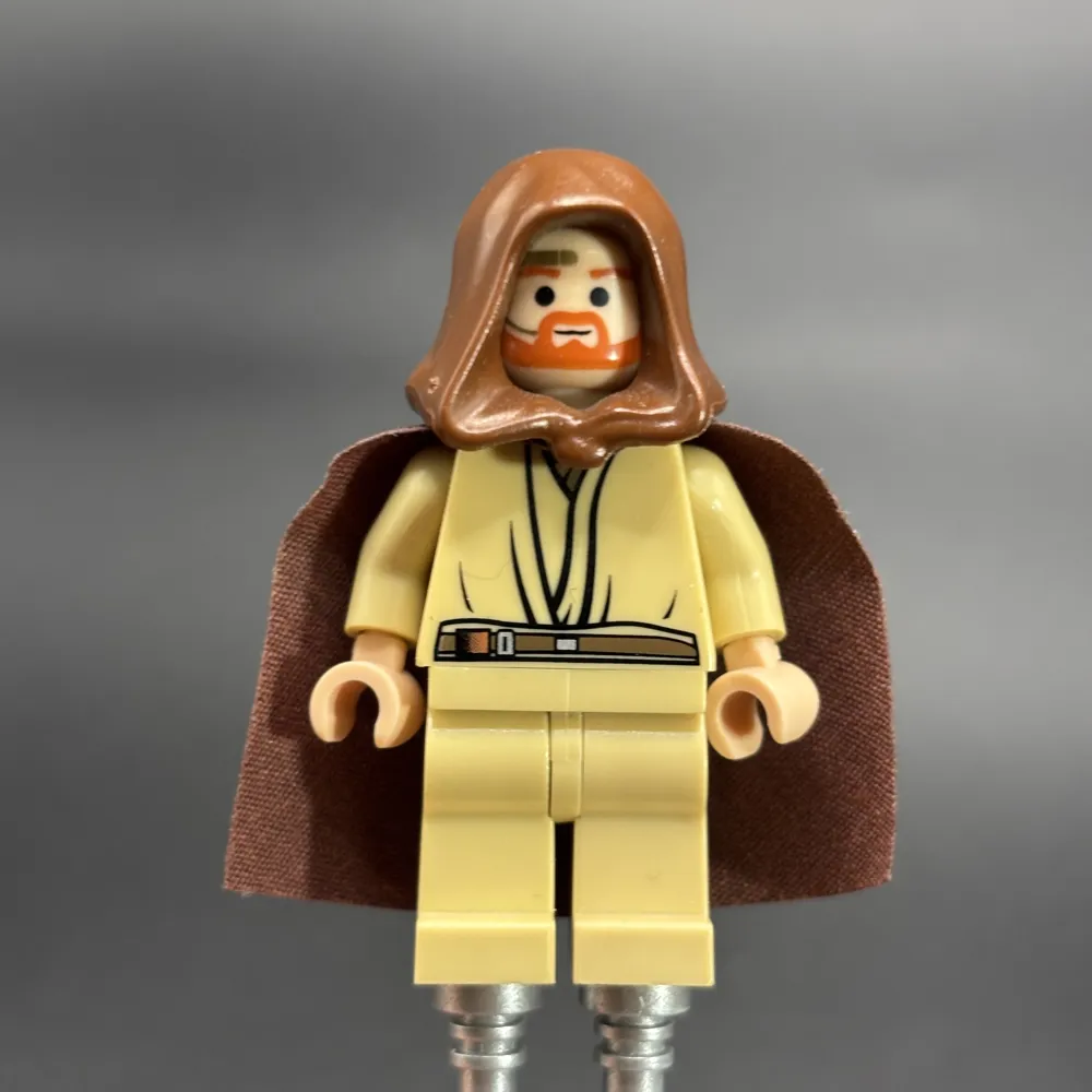 Obi-Wan Kenobi - Young, Light Nougat, Reddish Brown Hood and Cape, Gold Headset