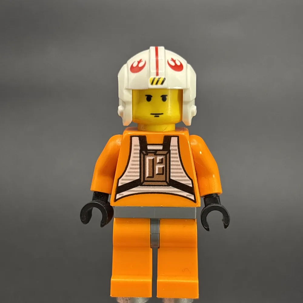 Luke Skywalker - Pilot Suit, Simple Torso and Helmet, Dark Gray Hips, Yellow Head