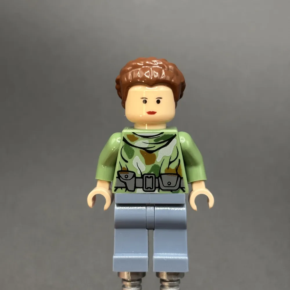 Princess Leia - Endor Outfit, Sand Green Camouflage, Sand Blue Legs