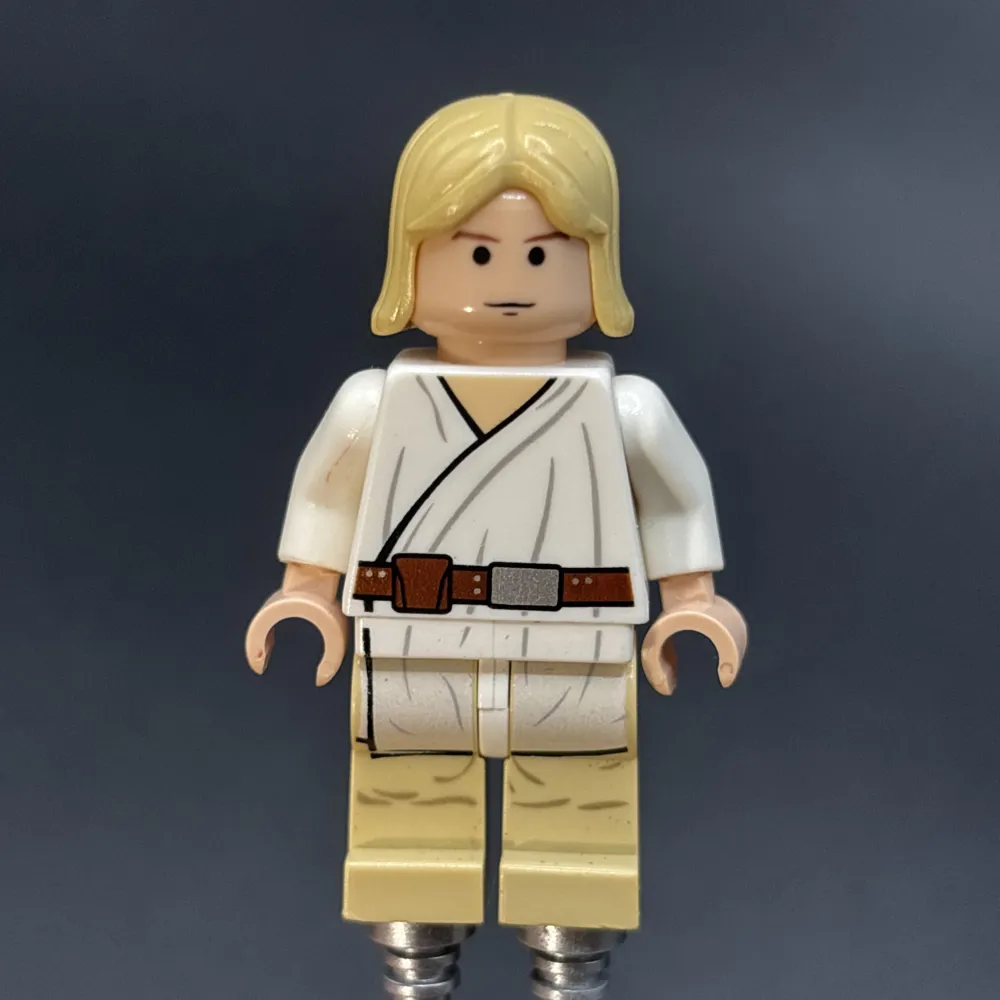 Luke Skywalker - Tatooine, Light Nougat, Long Hair, White Tunic, Tan Legs