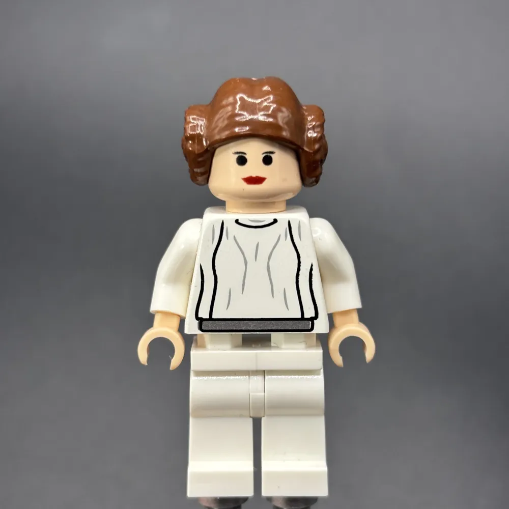 Princess Leia - White Dress, Simple Belt, Large Eyes