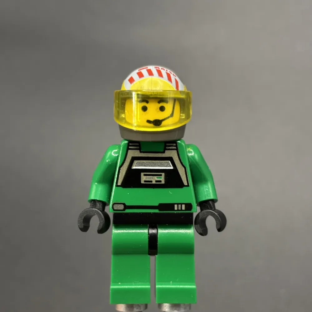 Rebel Pilot A-wing - Yellow Head, Trans-Yellow Visor, Green Jumpsuit