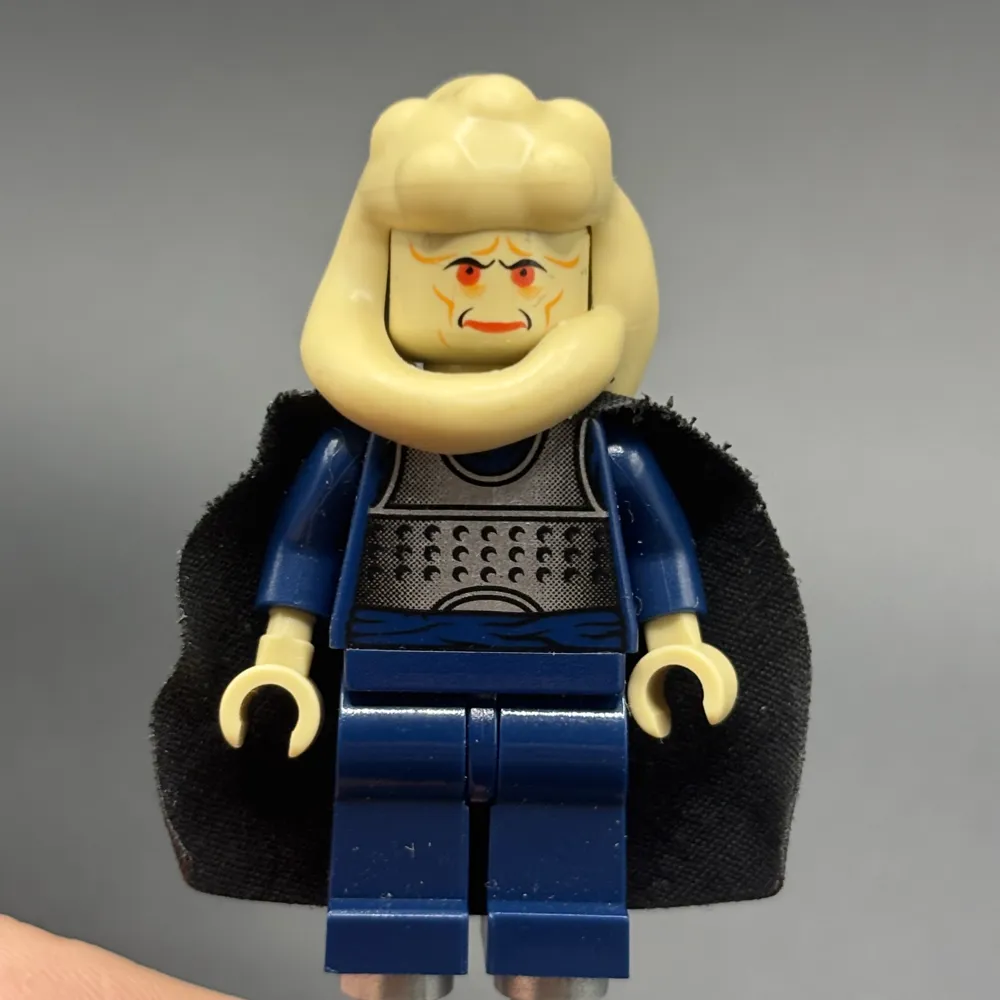 Bib Fortuna - Dark Blue Robe, Tan Skin