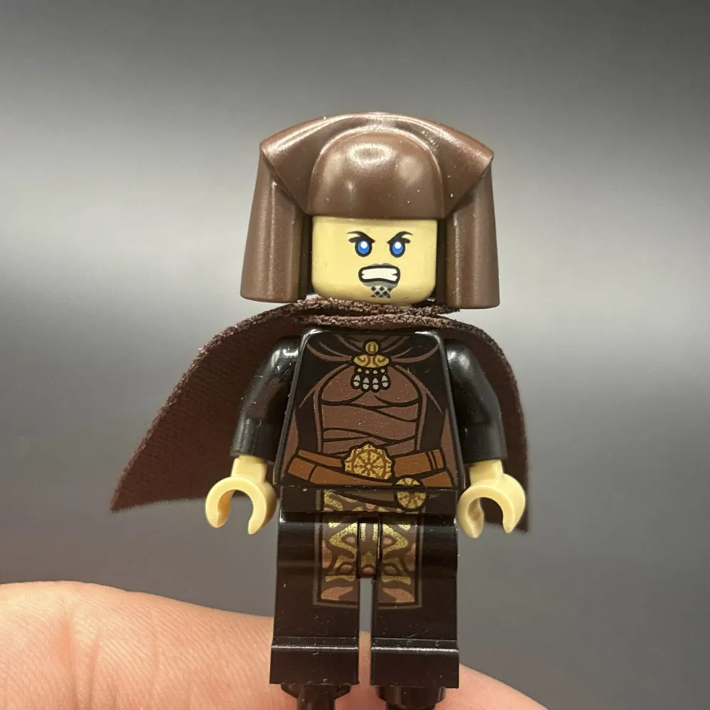 Luminara Unduli - Dark Brown Headgear, Cape