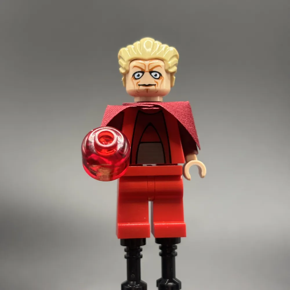 Chancellor Palpatine - Red Outfit, Dark Red Pauldrons, Large Eyes