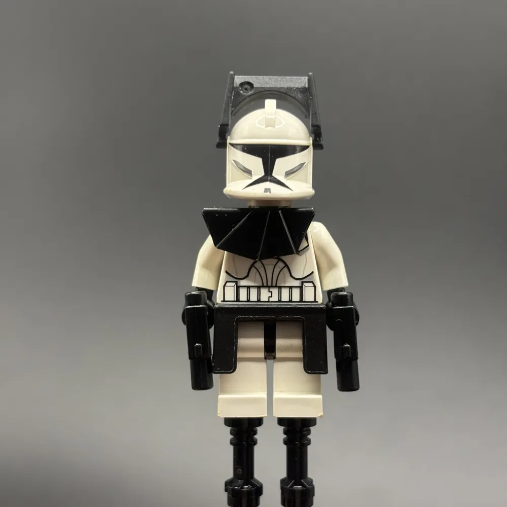 Clone Trooper (Phase 1) - Black Visor, Pauldron, and Kama, Large Eyes