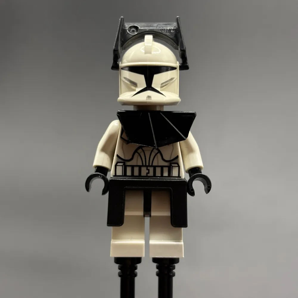 Clone Trooper (Phase 1) - Black Visor, Pauldron, and Kama, Large Eyes