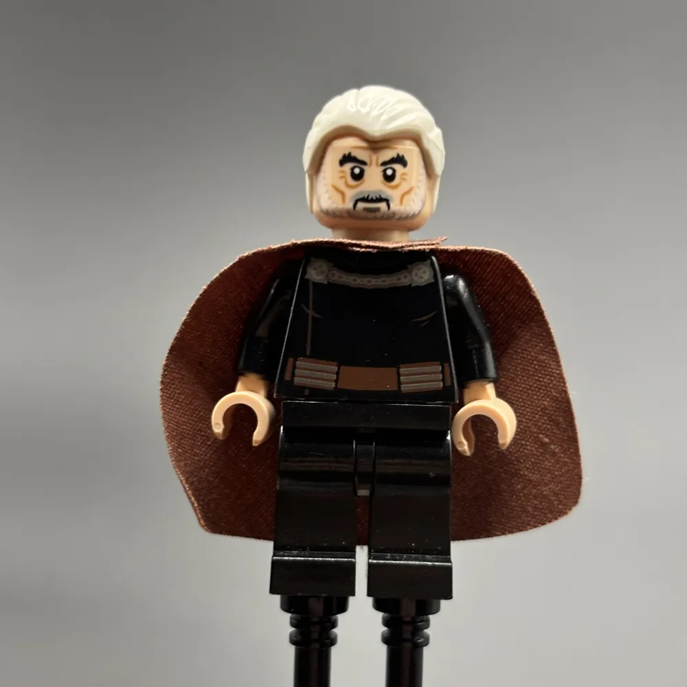 Count Dooku - White Combed Hair, Reddish Brown Cape, Frown / Angry