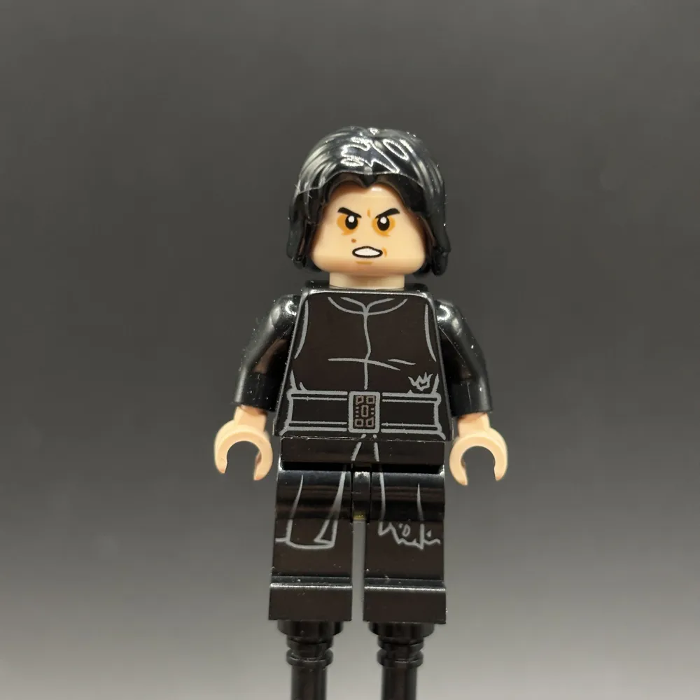 Kylo Ren (Tattered Robe, Scar)