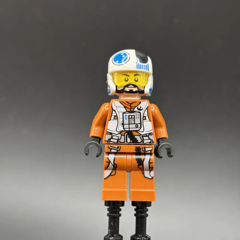 Temmin 'Snap' Wexley - Medium Nougat Lines Under Eyes and Chin