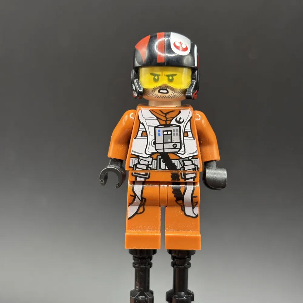 Poe Dameron (Pilot Jumpsuit, Helmet)