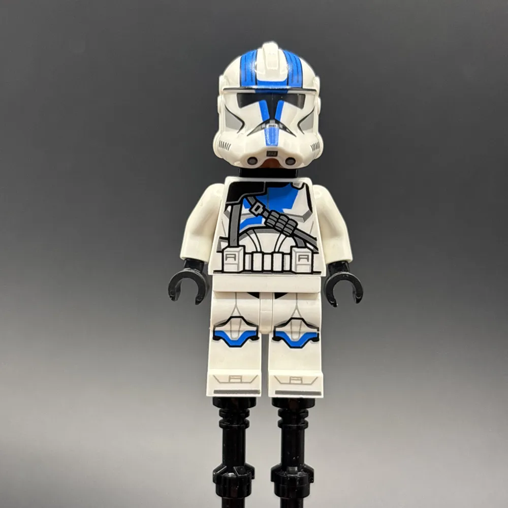 Clone Heavy Trooper, 501st Legion (Phase 2) - White Arms, Blue Visor, Backpack, Nougat Head, Helmet with Holes