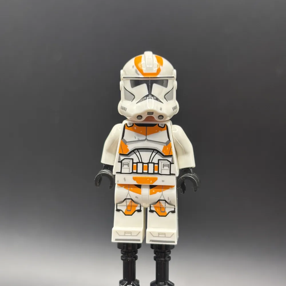 Clone Trooper, 212th Attack Battalion (Phase 2) - White Arms, Dirt Stains, Nougat Head, Helmet with Holes