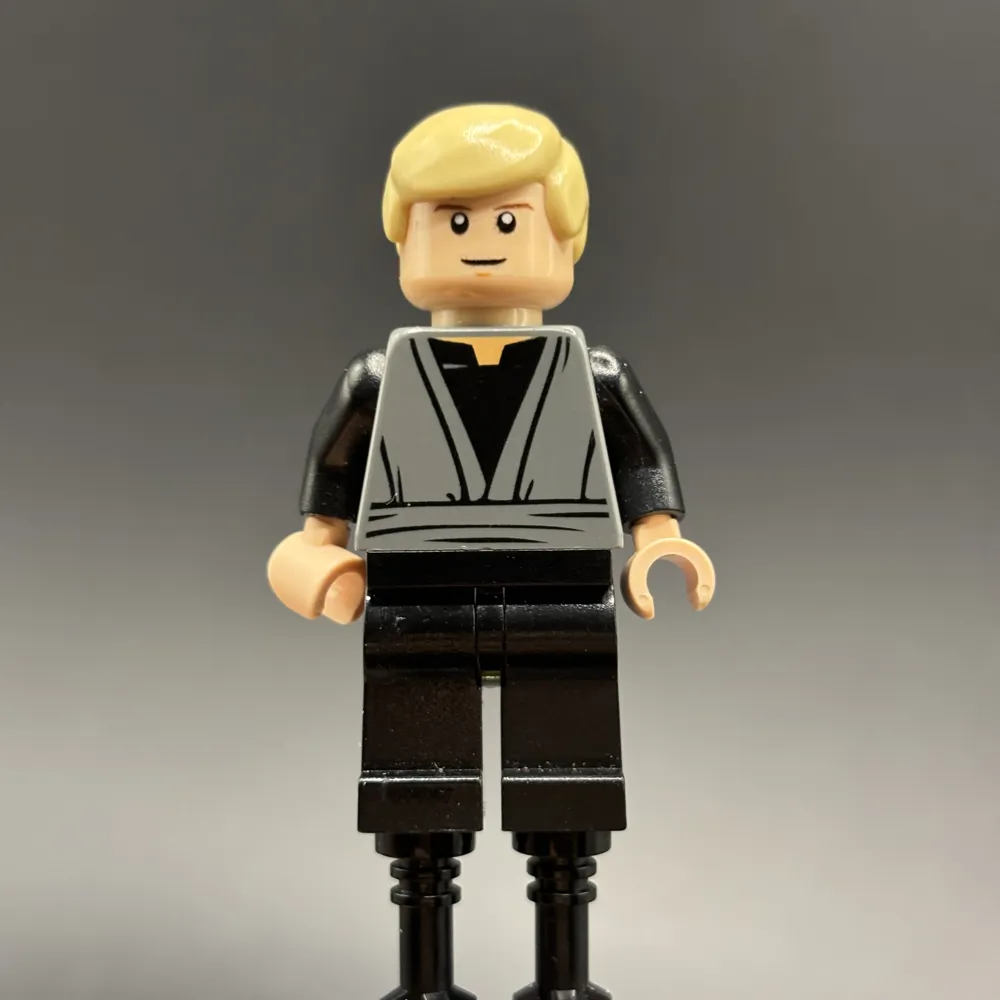 Luke Skywalker (Dark Bluish Gray Jedi Robe)