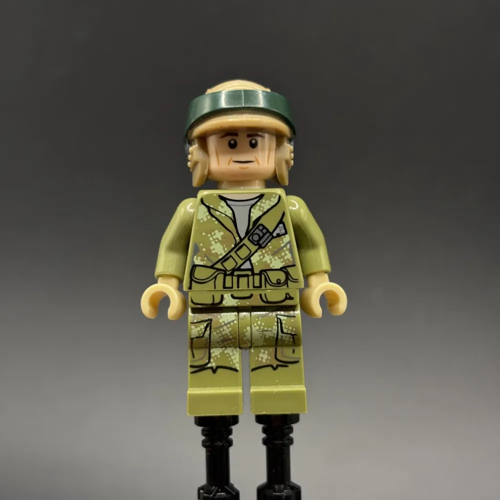 Endor Rebel Trooper 1 (Olive Green)