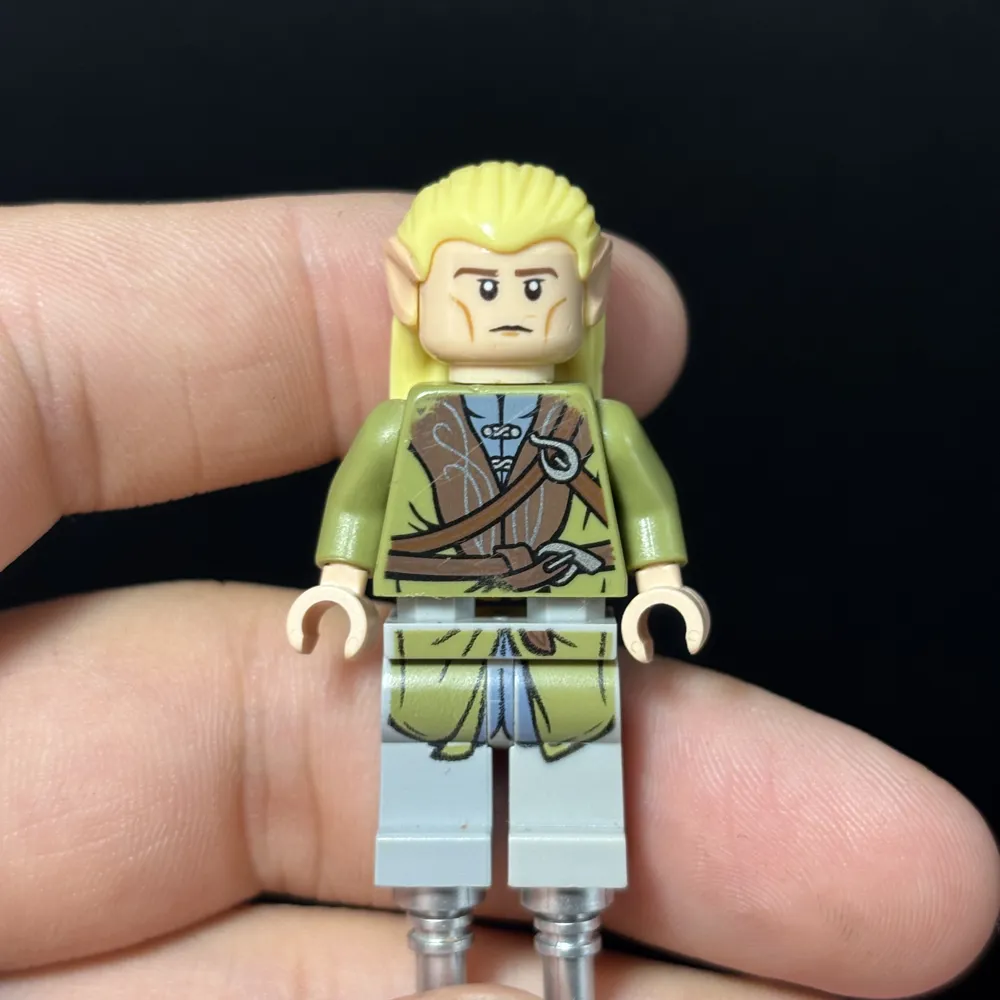 Legolas - Olive Green Robe, Long Cheek Lines