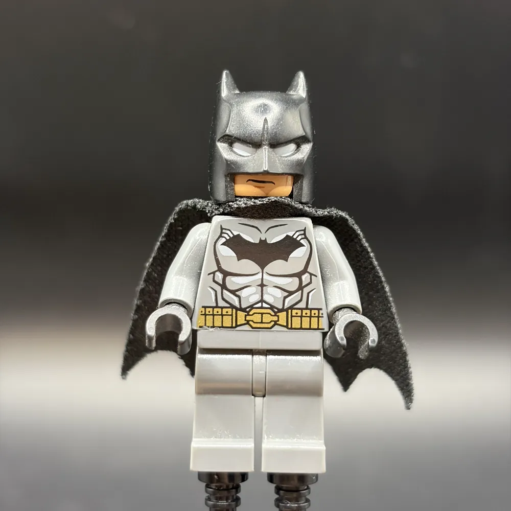 Batman - Dark Bluish Gray Suit, Gold Belt, Black Hands, Spongy Cape