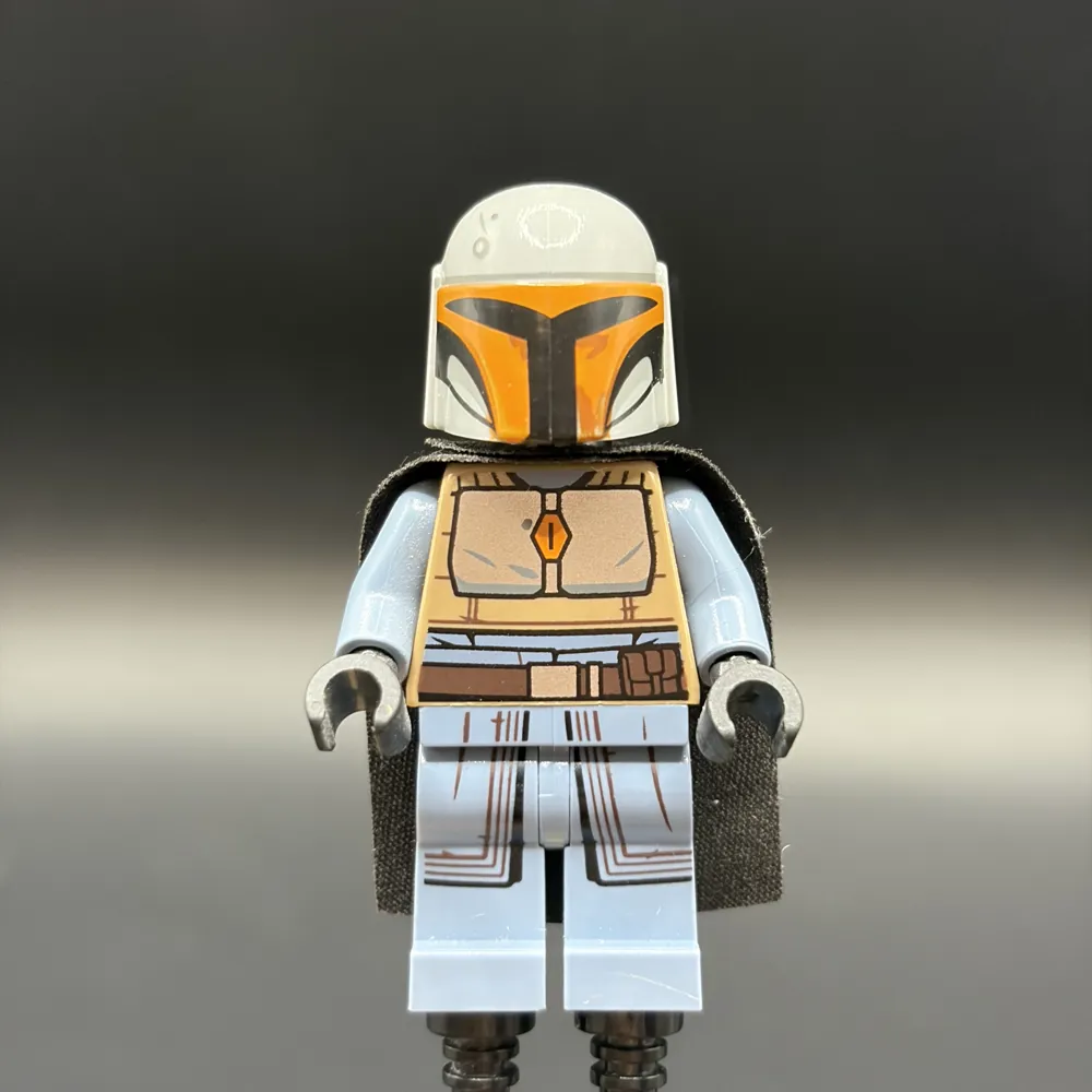 Mandalorian Tribe Warrior - Female, Black Cape, Light Bluish Gray Helmet with Antenna / Rangefinder