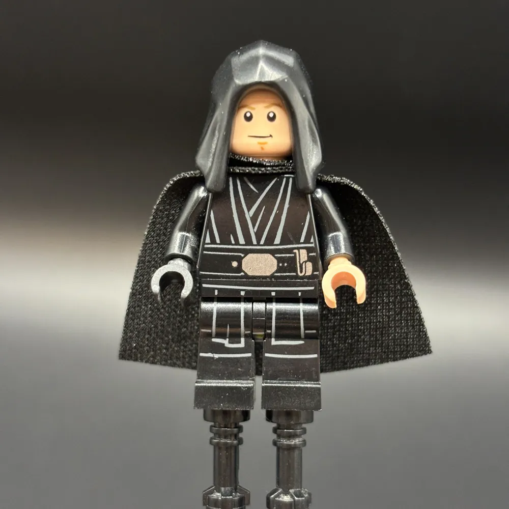Luke Skywalker, Jedi Master (Black Hood and Cape)