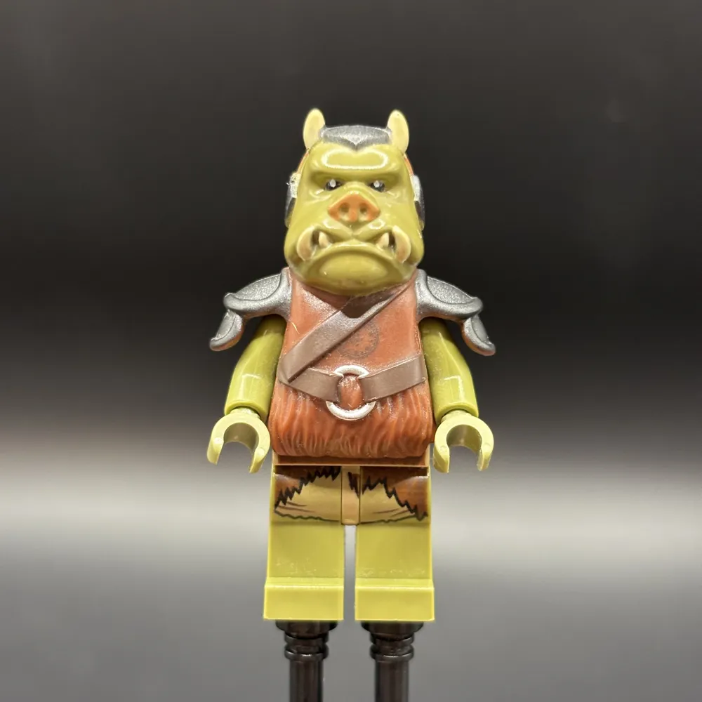 Gamorrean Guard - Olive Green, Dark Tan Hips