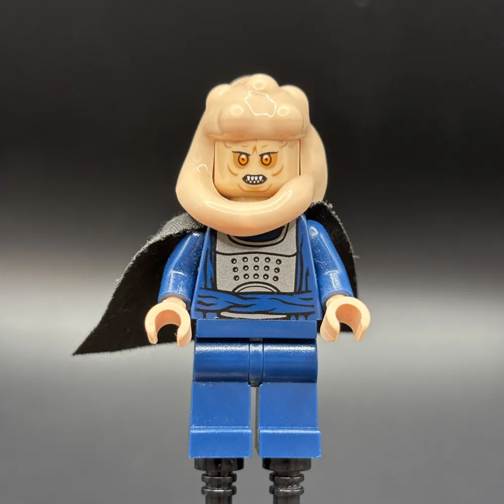Bib Fortuna - Dark Blue Robe, Light Nougat Skin