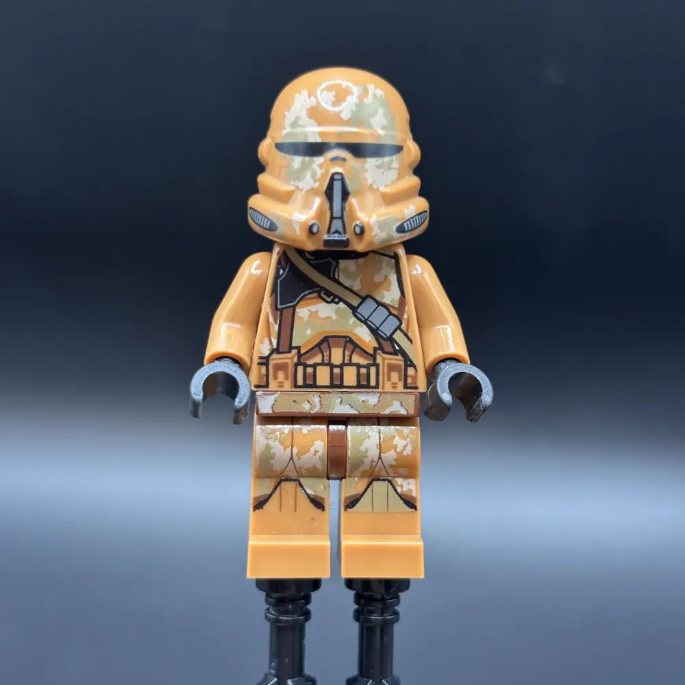 Clone Airborne Trooper (Phase 2) - Geonosis Camouflage, Smirk