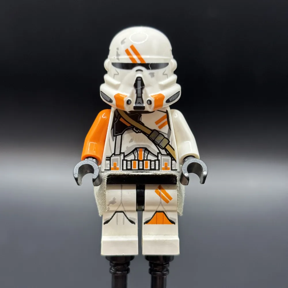 Clone Airborne Trooper, 212th Attack Battalion (Phase 2) - Orange Arm, Dirt Stains, Light Bluish Gray Cloth Kama, Scowl
