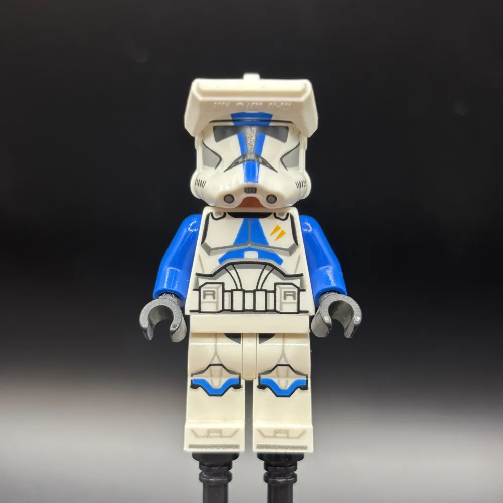 Clone Trooper Specialist, 501st Legion (Phase 2) - Blue Arms, Macrobinoculars, Nougat Head, Helmet with Holes