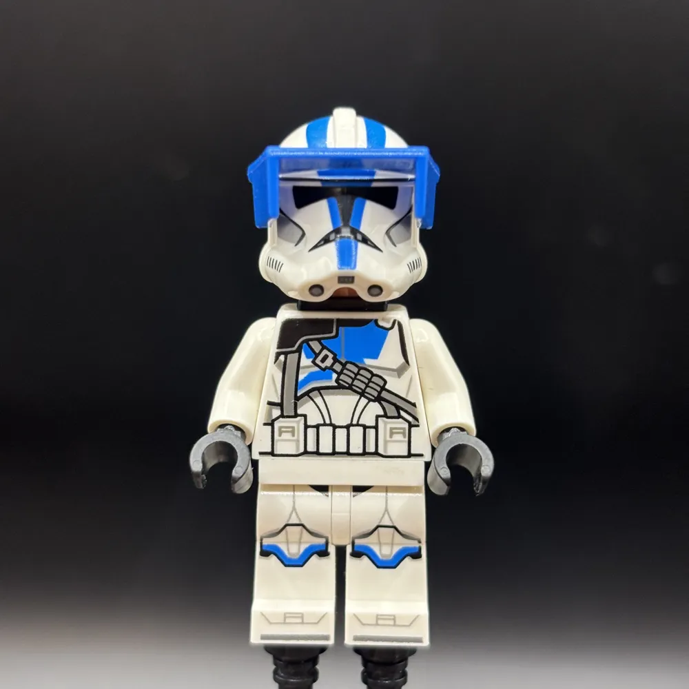 Clone Heavy Trooper, 501st Legion (Phase 2) - White Arms, Blue Visor, Backpack, Nougat Head, Helmet with Holes