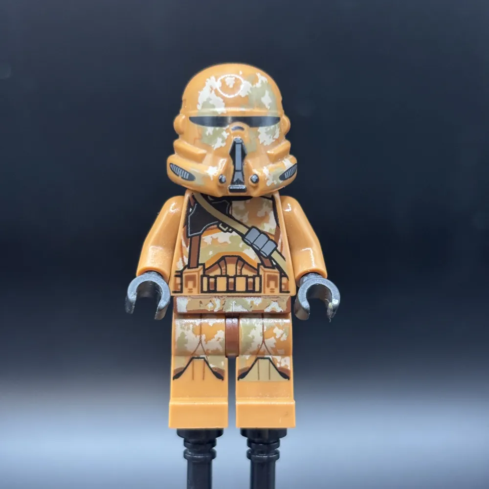Clone Airborne Trooper (Phase 2) - Geonosis Camouflage, Smirk