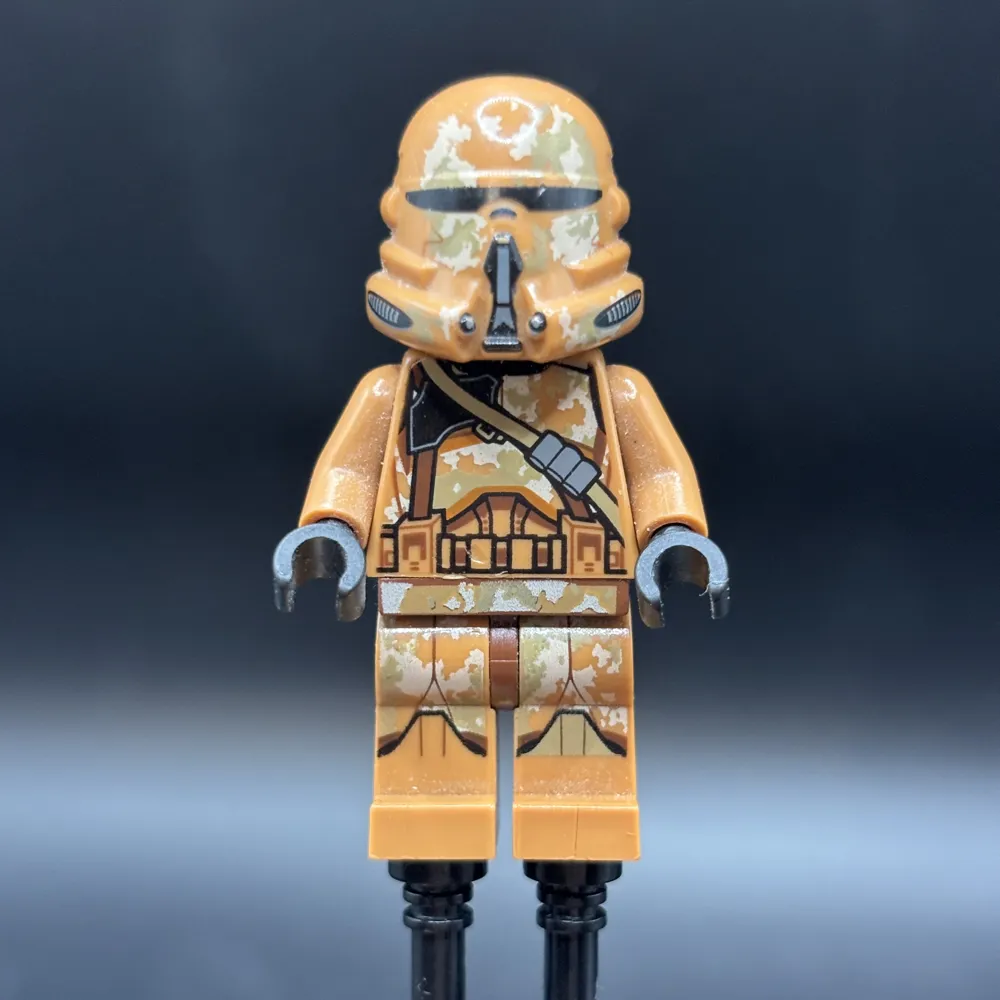 Clone Airborne Trooper (Phase 2) - Geonosis Camouflage, Smirk