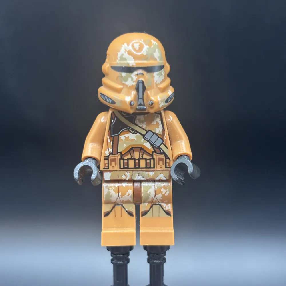 Clone Airborne Trooper (Phase 2) - Geonosis Camouflage, Smirk