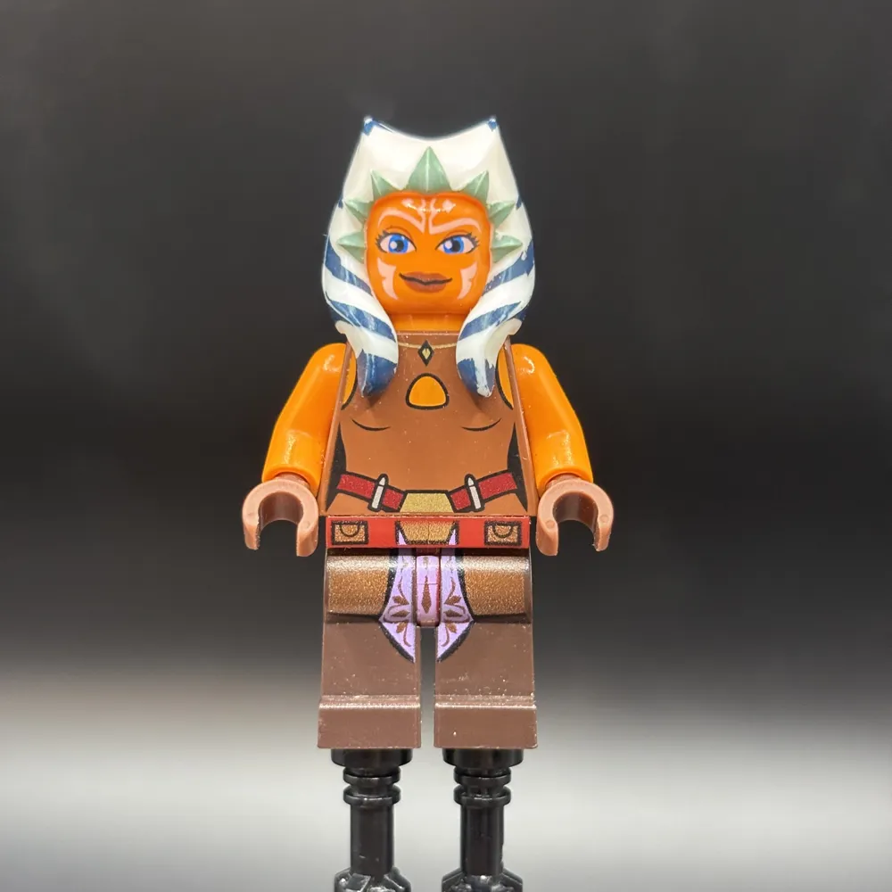 Ahsoka Tano (Padawan) - Reddish Brown Backless Vest with Necklace and Belt