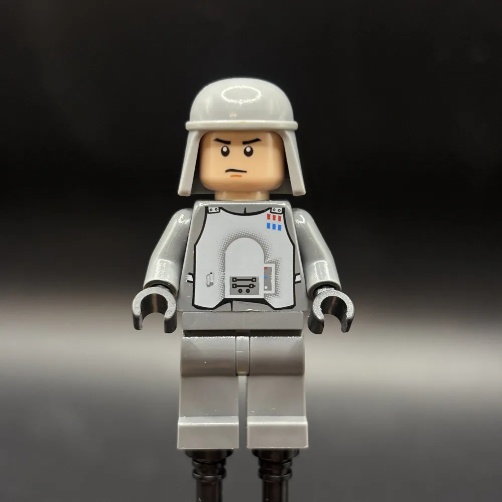 General Maximillian Veers - Chest Armor, Light Bluish Gray Helmet