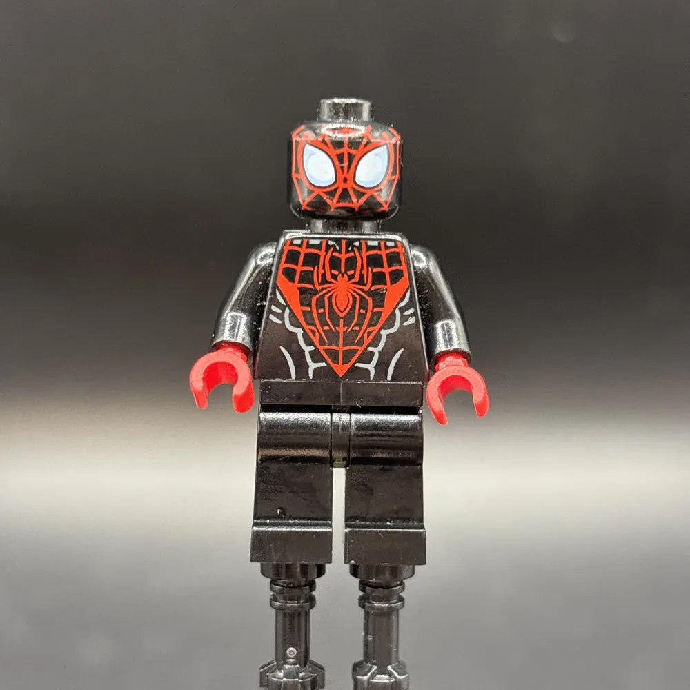 Spider-Man (Miles Morales) - Red Webbing on Head, Red Hands