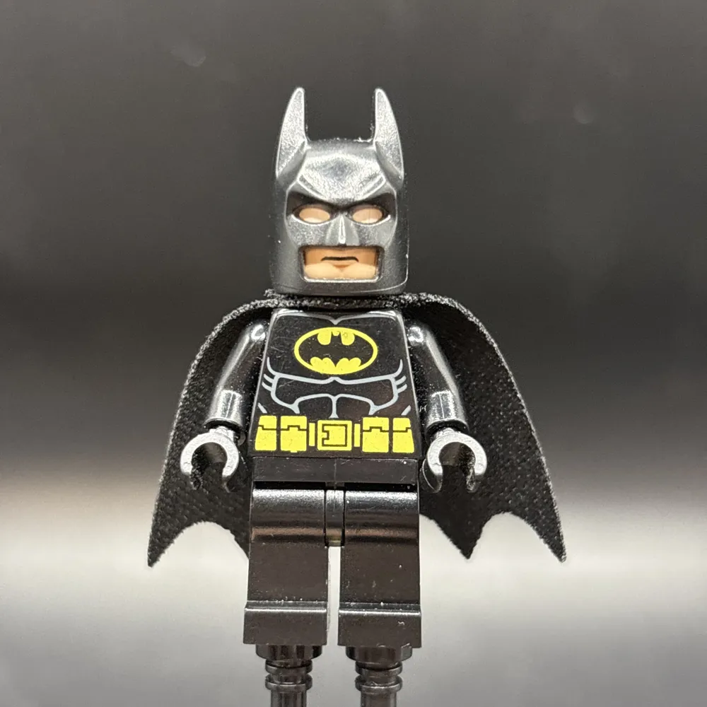 Batman - Black Suit with Yellow Belt and Crest (Type 2 Cowl, Spongy Teardrop Neck Cut Cape)